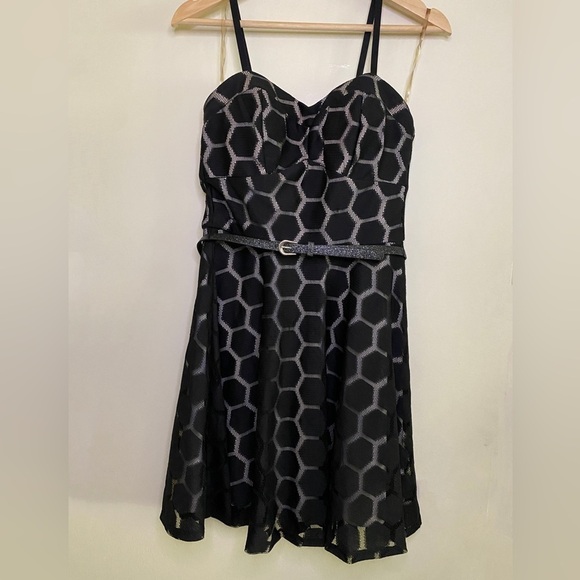 Lily Rose Fit‑&‑Flare Cocktail Dress • Size M • Black & Cream • Removable Glitte - Picture 1 of 4
